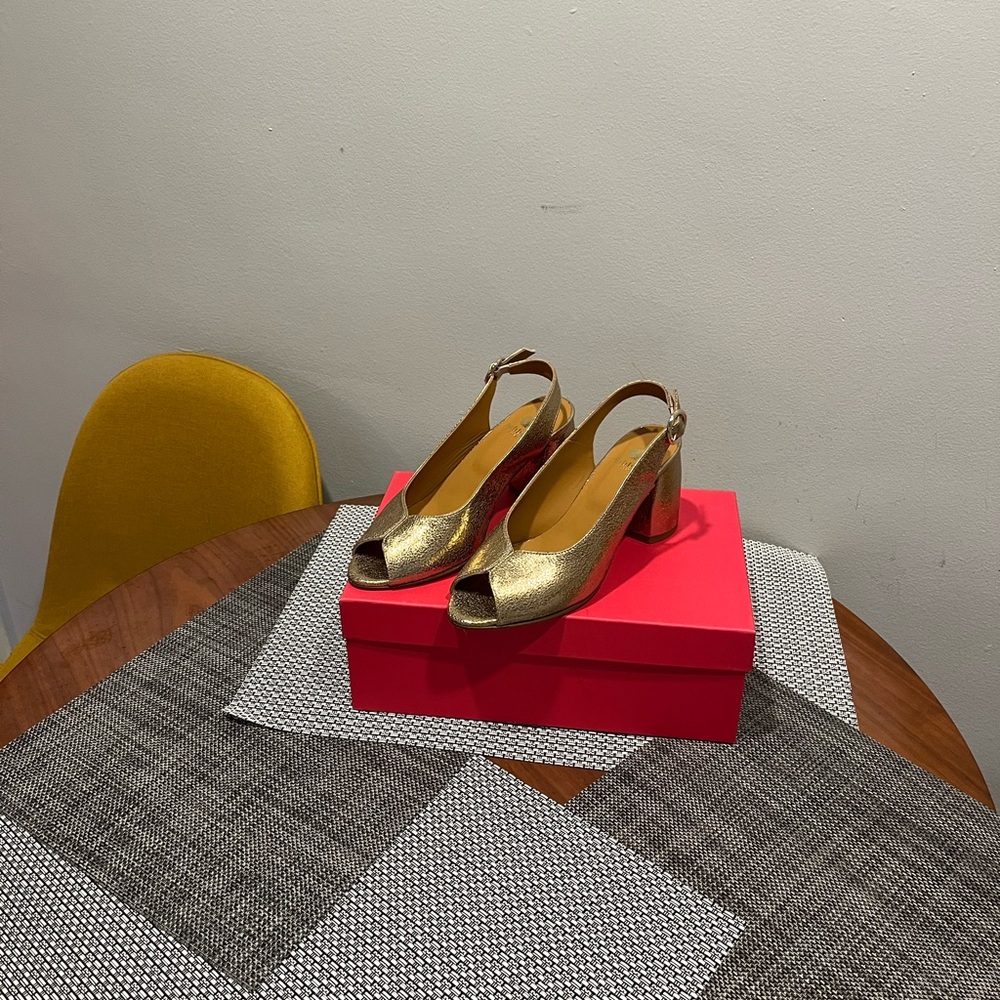 Bobbies Blair Funky Elegant Gold Slingback Heels